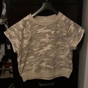 Shortsleeved Gap sweater